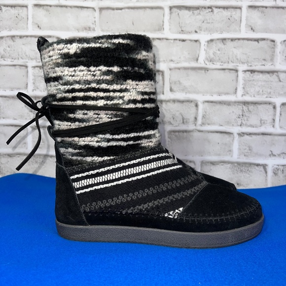 •NWOT |•TOMS•| Plush Lined Knit/Faux Suede Outer Pull On Boots Size 7.5 - Picture 1 of 8